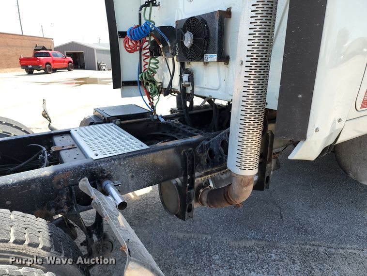 image for item DL6570 2011 International ProStar  semi truck