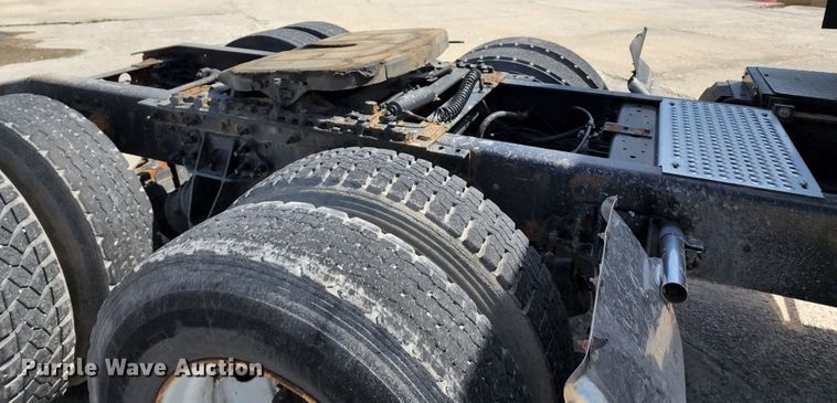 image for item DL6570 2011 International ProStar  semi truck