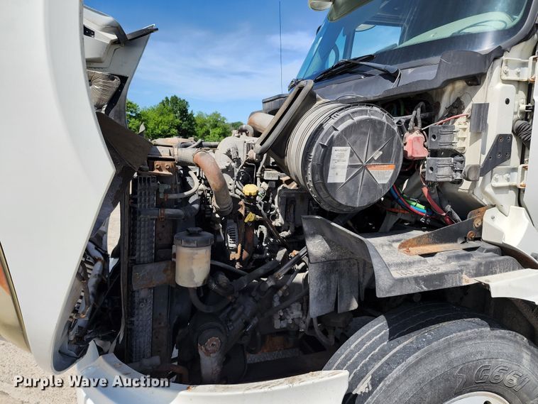 image for item DL6570 2011 International ProStar  semi truck