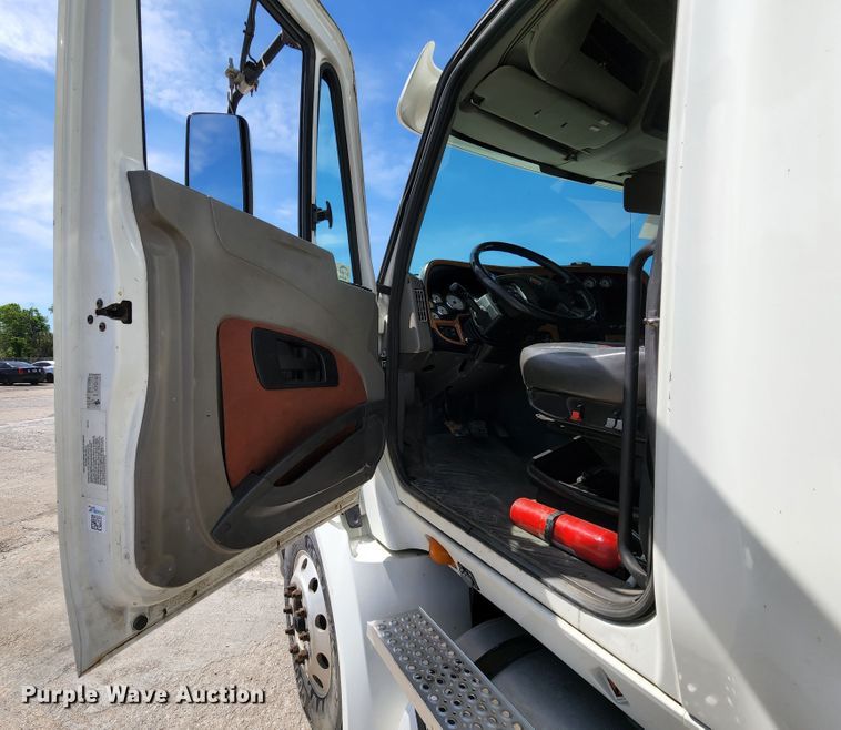 image for item DL6570 2011 International ProStar  semi truck