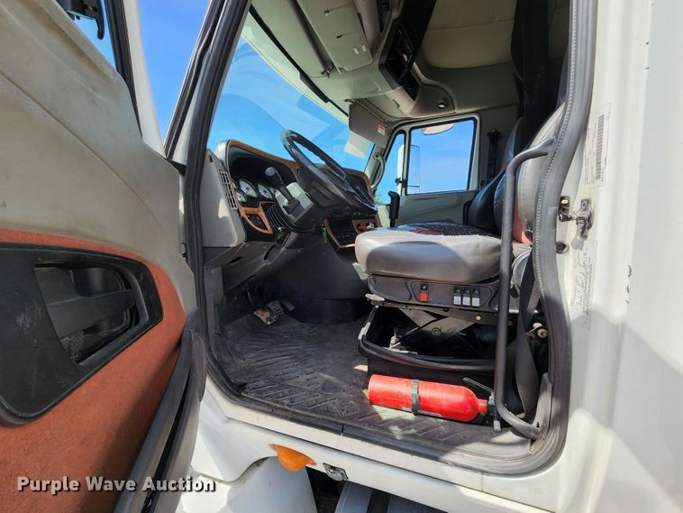 image for item DL6570 2011 International ProStar  semi truck