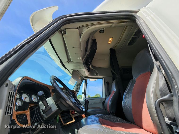 image for item DL6570 2011 International ProStar  semi truck