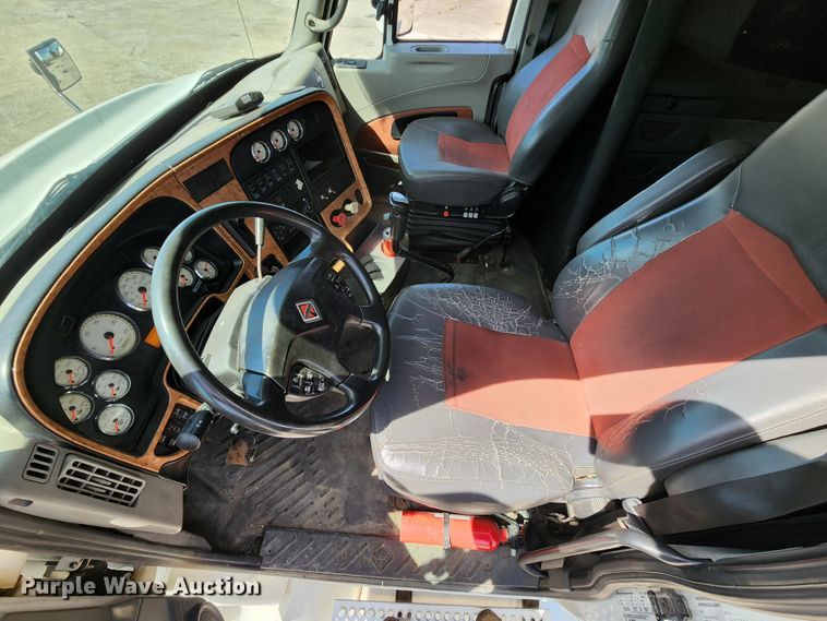 image for item DL6570 2011 International ProStar  semi truck