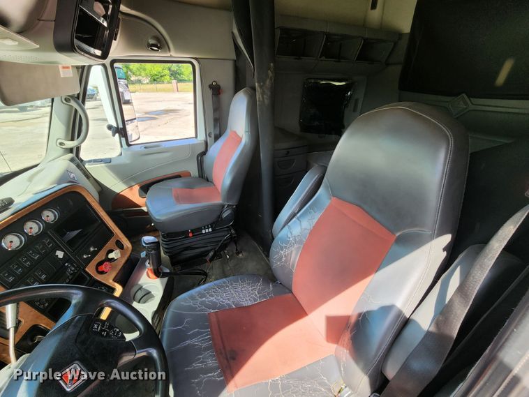 image for item DL6570 2011 International ProStar  semi truck