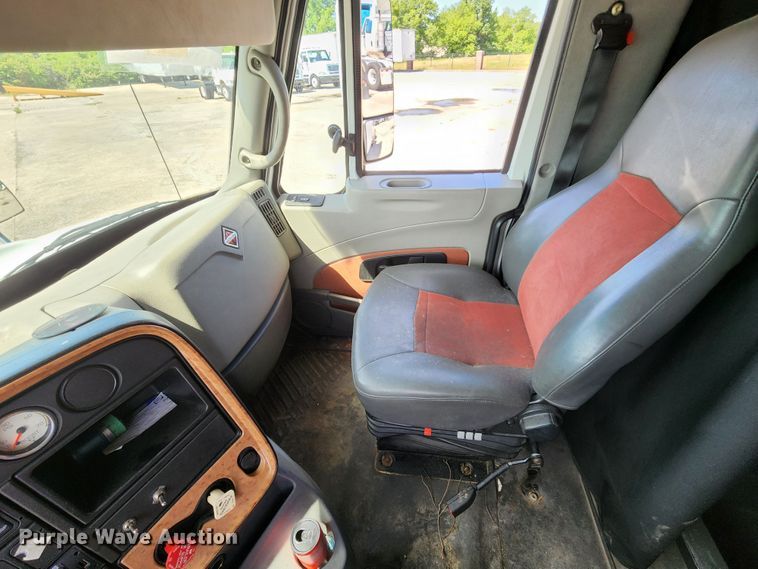 image for item DL6570 2011 International ProStar  semi truck