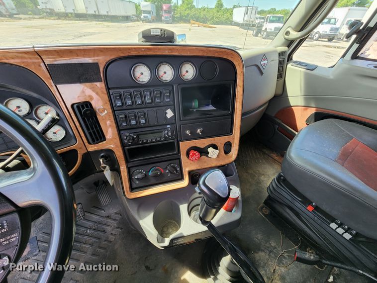 image for item DL6570 2011 International ProStar  semi truck