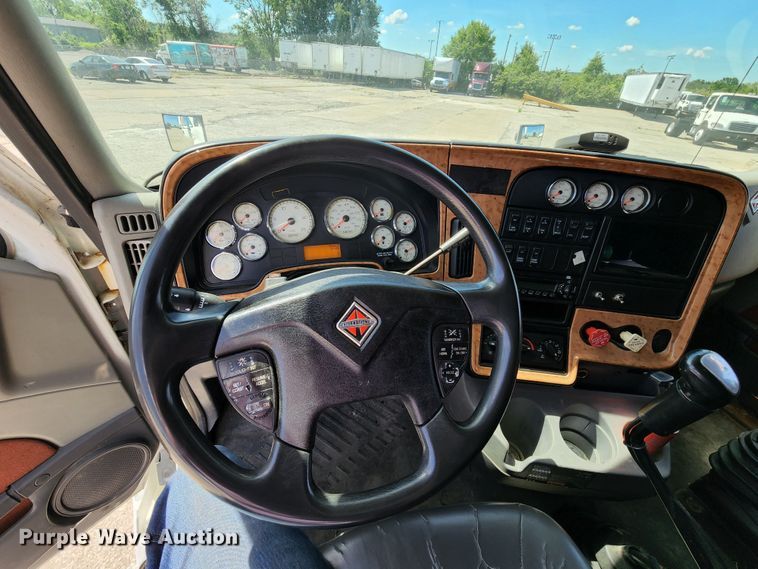 image for item DL6570 2011 International ProStar  semi truck