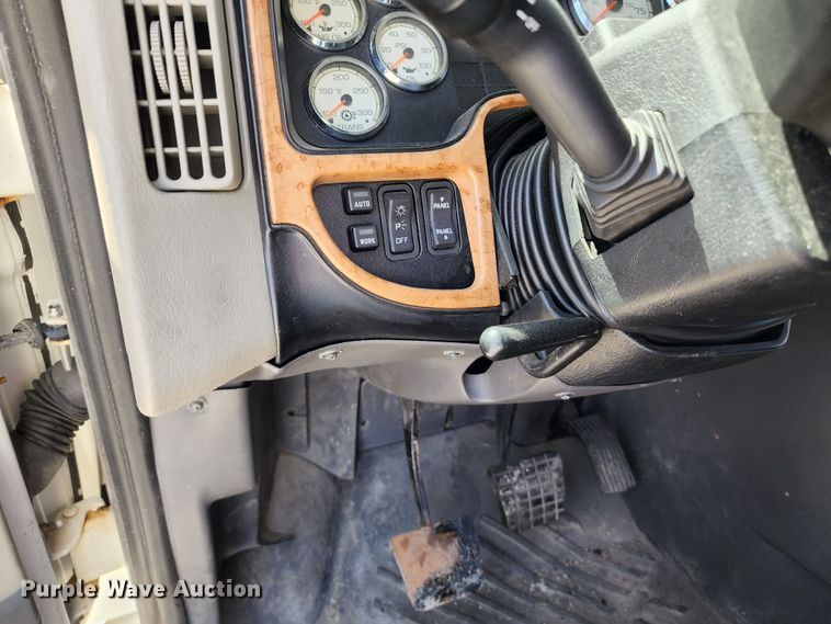 image for item DL6570 2011 International ProStar  semi truck