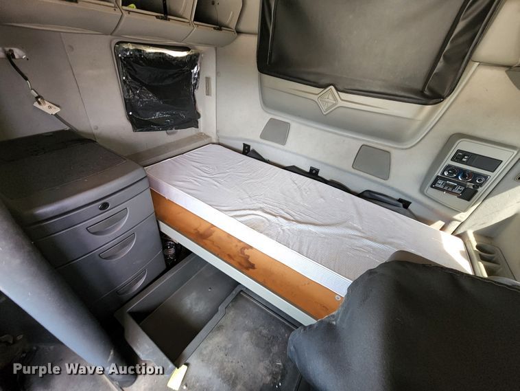 image for item DL6570 2011 International ProStar  semi truck