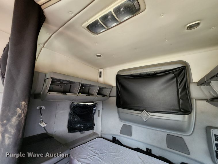 image for item DL6570 2011 International ProStar  semi truck