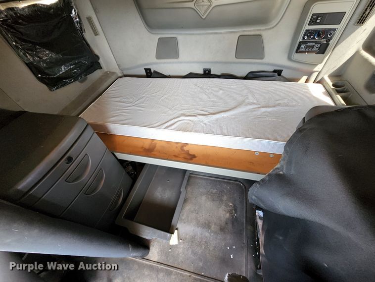 image for item DL6570 2011 International ProStar  semi truck