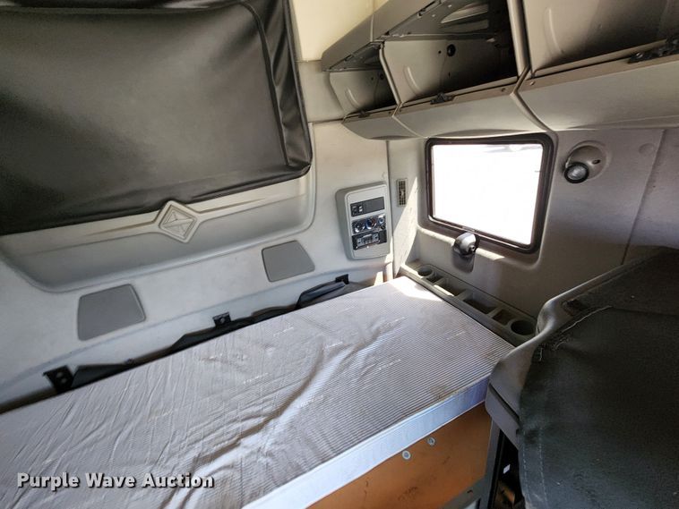 image for item DL6570 2011 International ProStar  semi truck