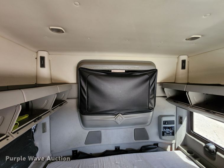 image for item DL6570 2011 International ProStar  semi truck