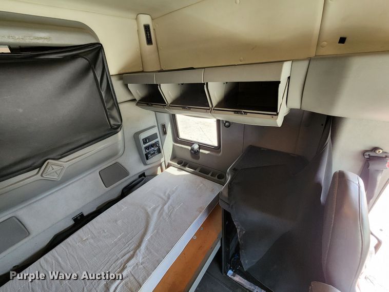 image for item DL6570 2011 International ProStar  semi truck