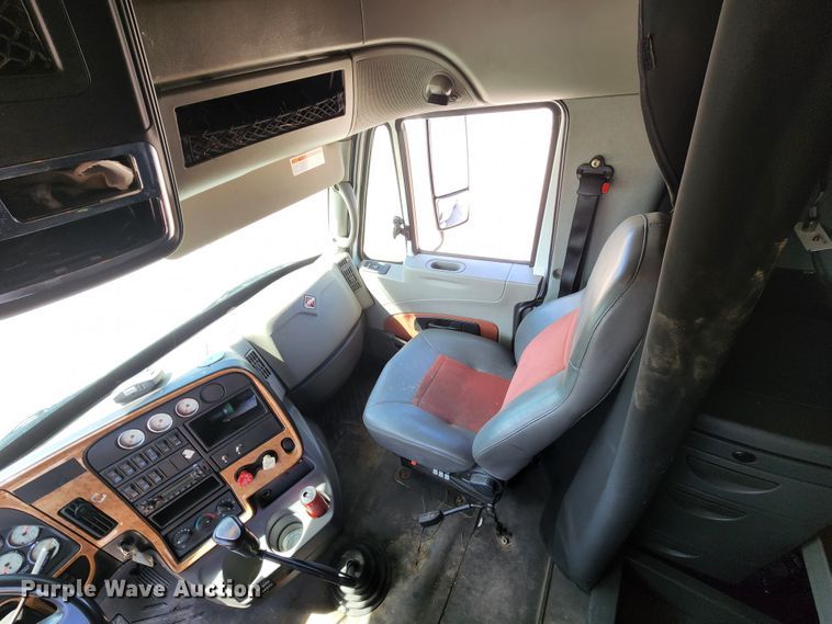 image for item DL6570 2011 International ProStar  semi truck