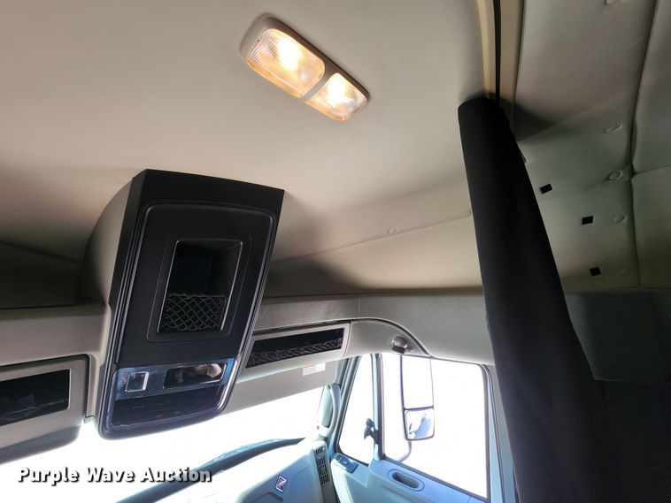 image for item DL6570 2011 International ProStar  semi truck