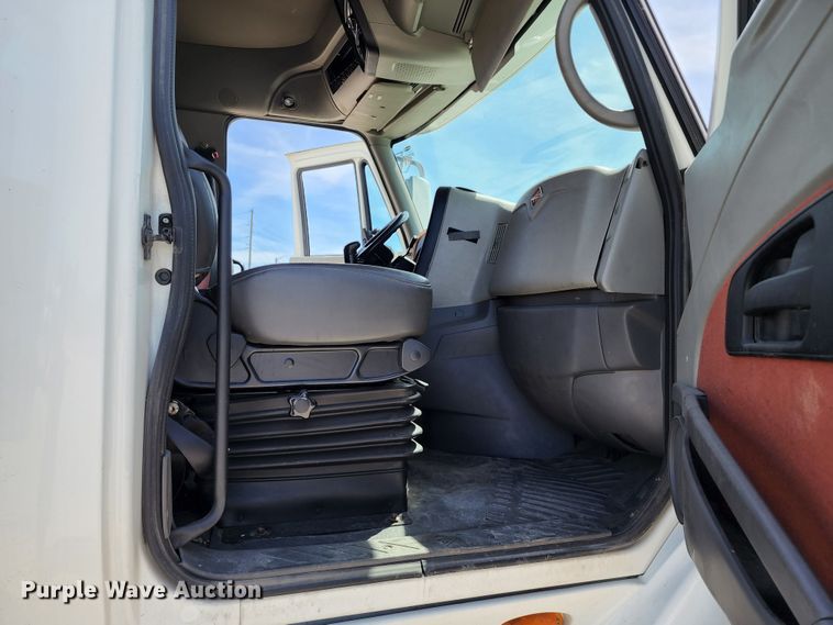 image for item DL6570 2011 International ProStar  semi truck