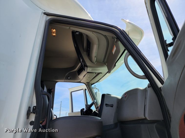 image for item DL6570 2011 International ProStar  semi truck