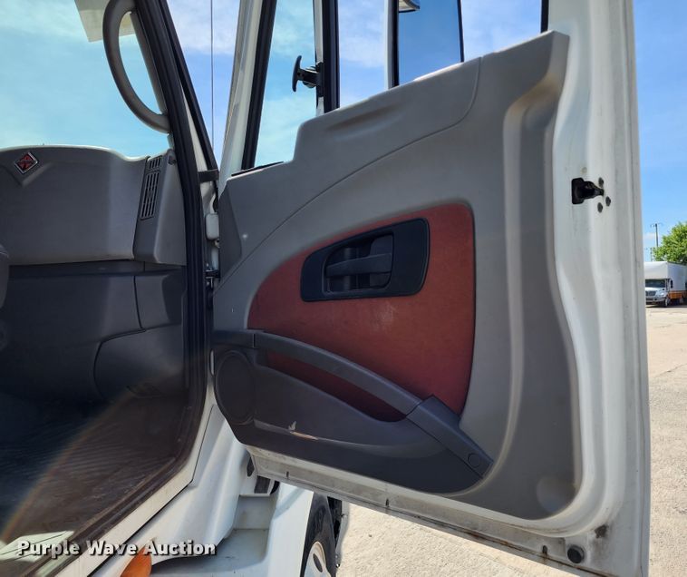 image for item DL6570 2011 International ProStar  semi truck