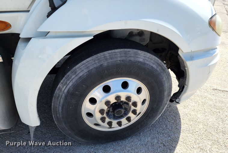 image for item DL6570 2011 International ProStar  semi truck