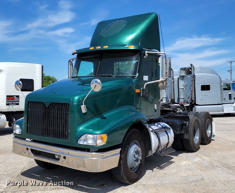 image for item DL6571 2000 International 9100i  semi truck