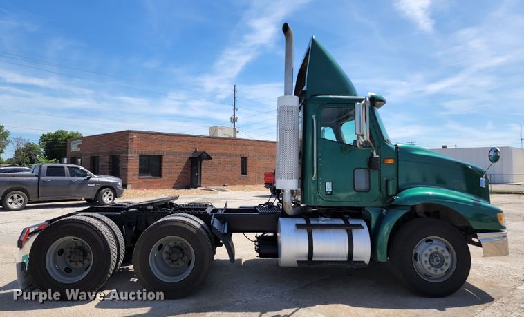 image for item DL6571 2000 International 9100i  semi truck