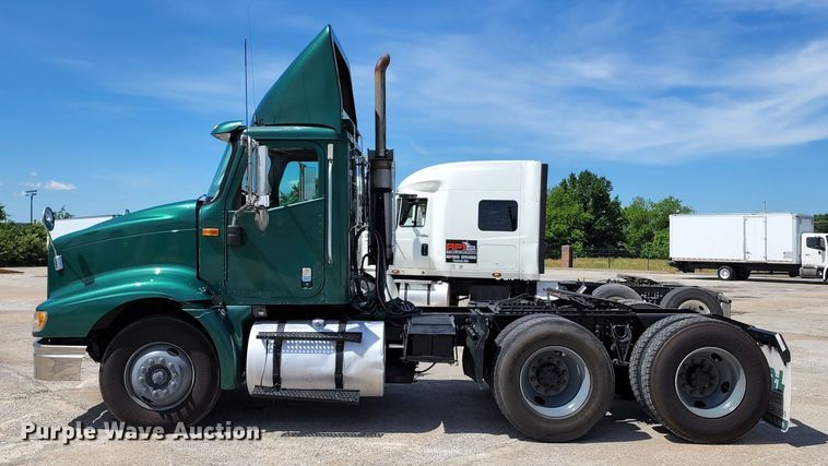 image for item DL6571 2000 International 9100i  semi truck