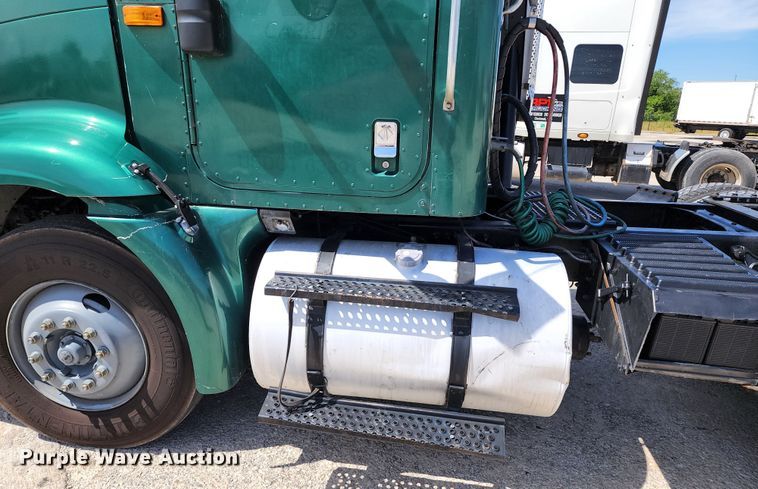 image for item DL6571 2000 International 9100i  semi truck