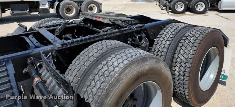 image for item DL6571 2000 International 9100i  semi truck