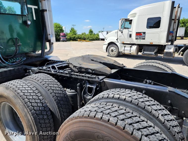 image for item DL6571 2000 International 9100i  semi truck