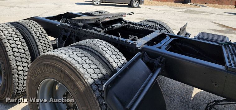 image for item DL6571 2000 International 9100i  semi truck