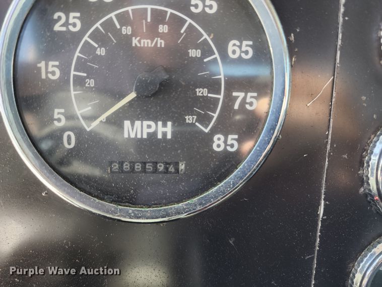 image for item DL6571 2000 International 9100i  semi truck