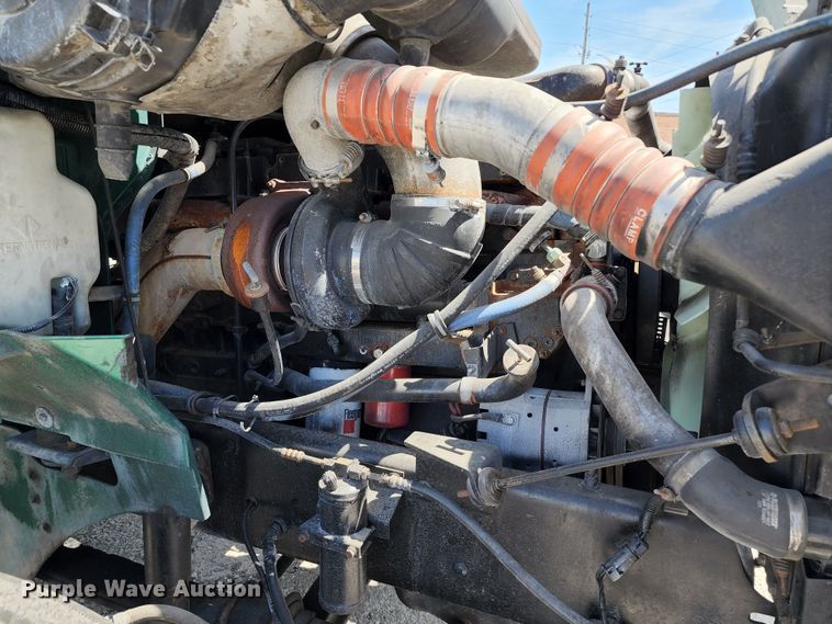 image for item DL6571 2000 International 9100i  semi truck