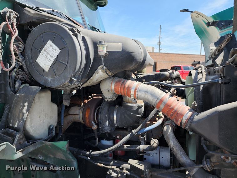 image for item DL6571 2000 International 9100i  semi truck