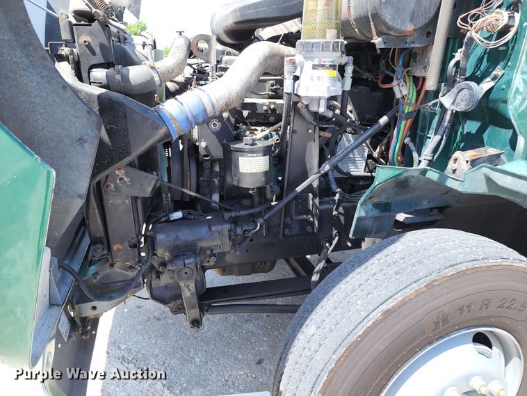 image for item DL6571 2000 International 9100i  semi truck