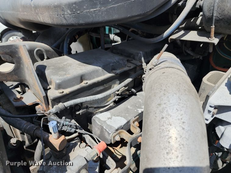 image for item DL6571 2000 International 9100i  semi truck