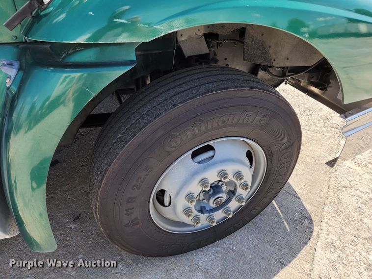 image for item DL6571 2000 International 9100i  semi truck