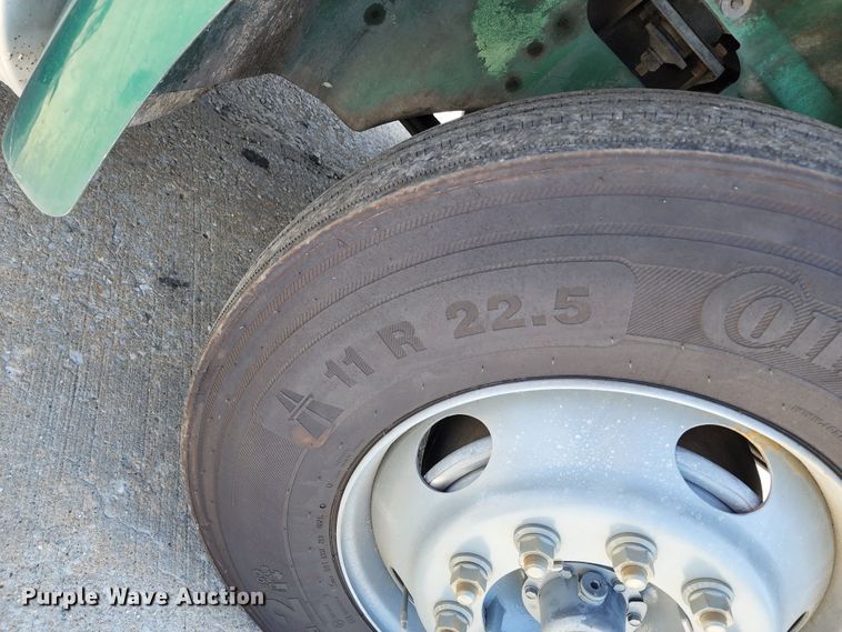 image for item DL6571 2000 International 9100i  semi truck