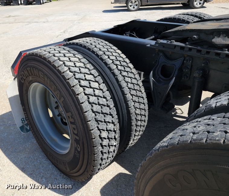 image for item DL6571 2000 International 9100i  semi truck