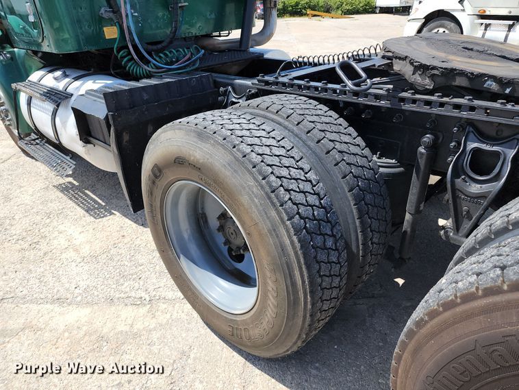 image for item DL6571 2000 International 9100i  semi truck