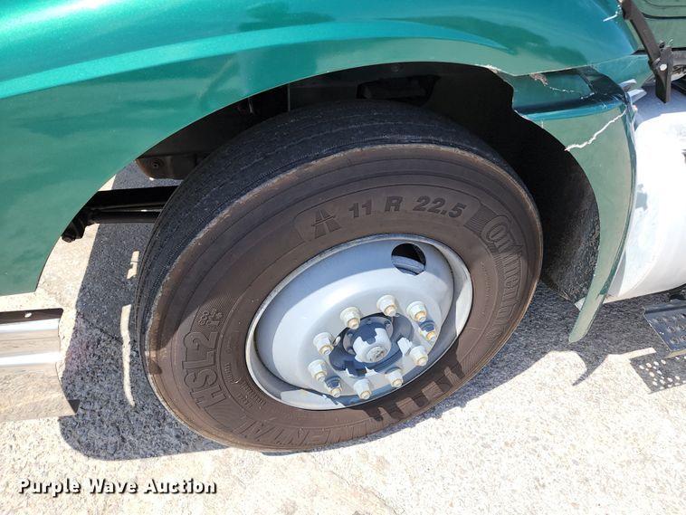 image for item DL6571 2000 International 9100i  semi truck