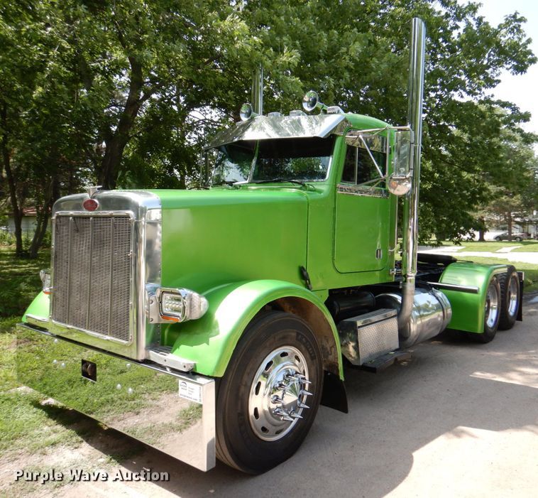 image for item DM2248 2001 Peterbilt 378  semi truck