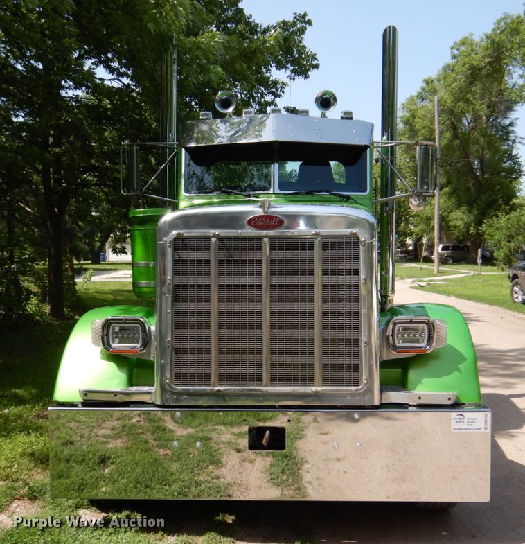 image for item DM2248 2001 Peterbilt 378  semi truck