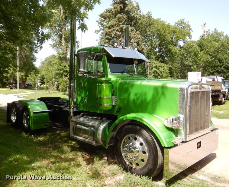image for item DM2248 2001 Peterbilt 378  semi truck
