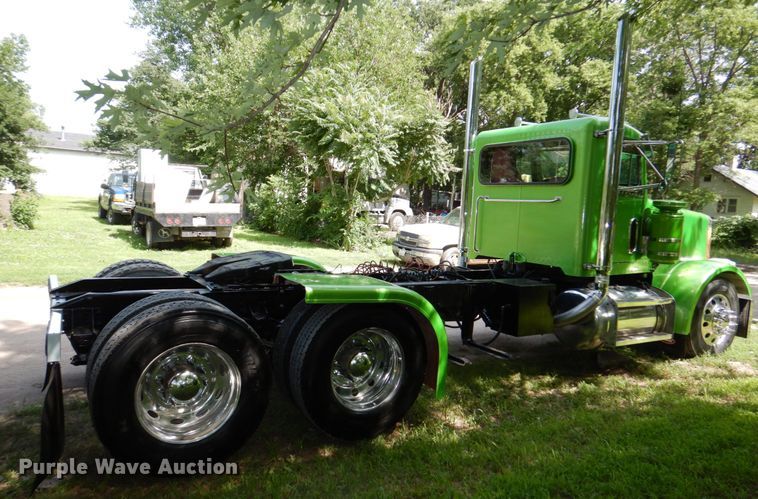 image for item DM2248 2001 Peterbilt 378  semi truck
