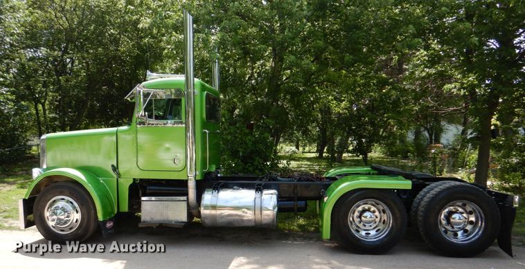 image for item DM2248 2001 Peterbilt 378  semi truck
