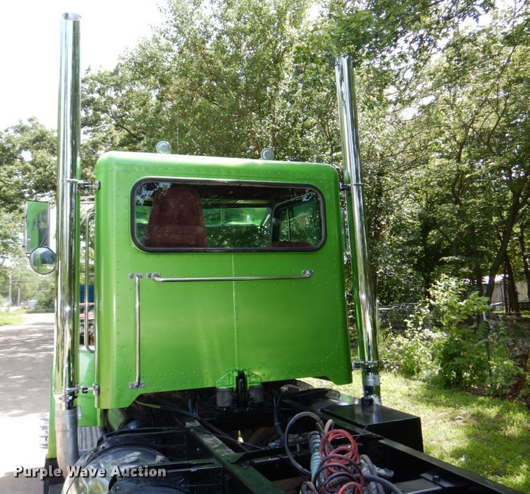 image for item DM2248 2001 Peterbilt 378  semi truck