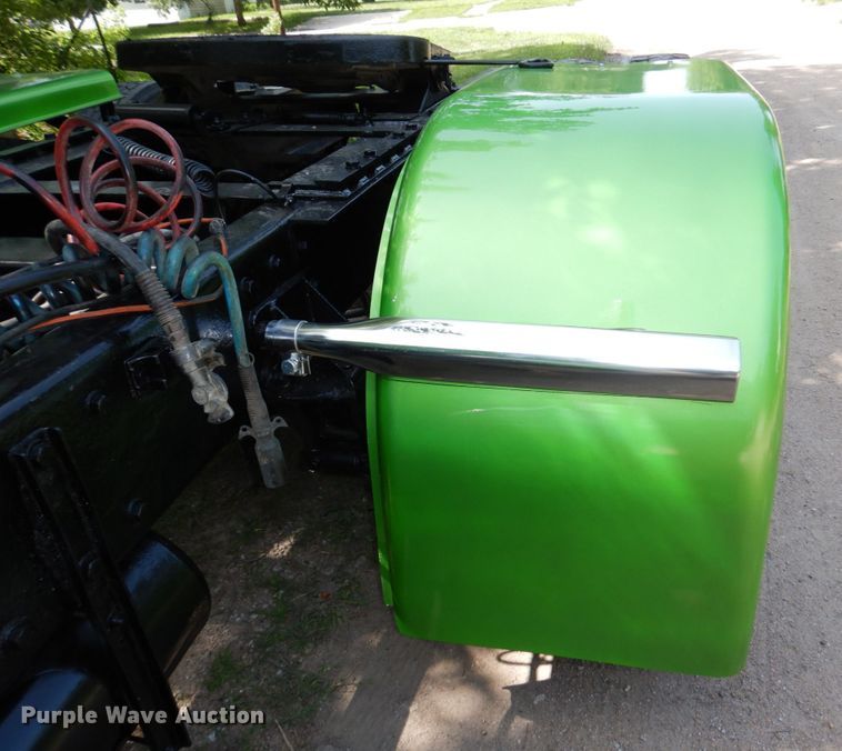 image for item DM2248 2001 Peterbilt 378  semi truck