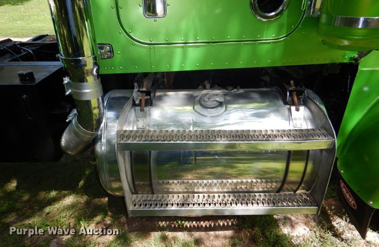 image for item DM2248 2001 Peterbilt 378  semi truck