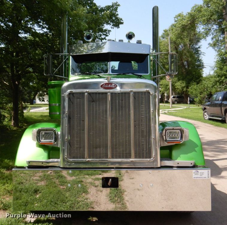 image for item DM2248 2001 Peterbilt 378  semi truck